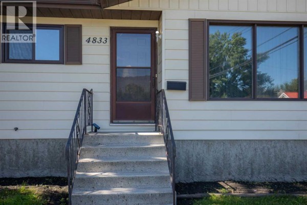 Kitchen - 4833 49 Street, Olds, AB T4H1E3 Photo 4