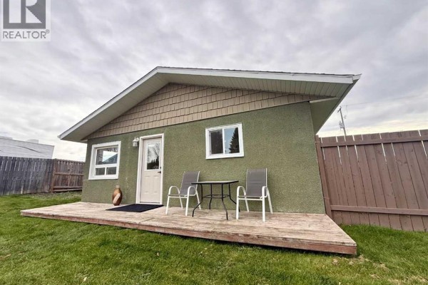 Living room - 4839 52 Avenue, Eckville, AB T0M0X0 Photo 2