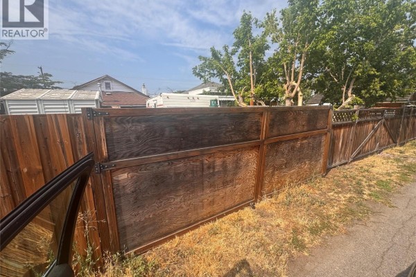Primary Bedroom - 484 Alexander Avenue, Penticton, BC V2A1E5 Photo 5