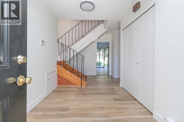 Bedroom - 484 Goldstream Ave, Langford, BC V9B2W5 Photo 5