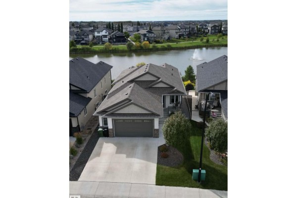 Kitchen - 484 Roberts Cr, Leduc, AB T9E1K9 Photo 3