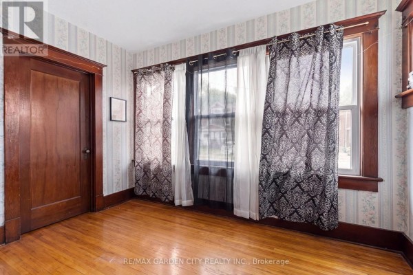 Sunroom - 4842 Fourth Avenue, Niagara Falls, ON L2E4P1 Photo 5