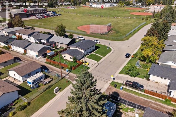 4pc Bathroom - 4843 7 Avenue Se, Calgary, AB T2A0A3 Photo 2