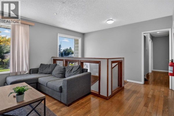 Primary Bedroom - 4843 7 Avenue Se, Calgary, AB T2A0A3 Photo 5