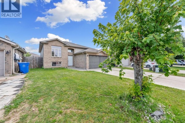4pc Bathroom - 4844 Whitefish Crescent, Windsor, ON N9G3E2 Photo 4