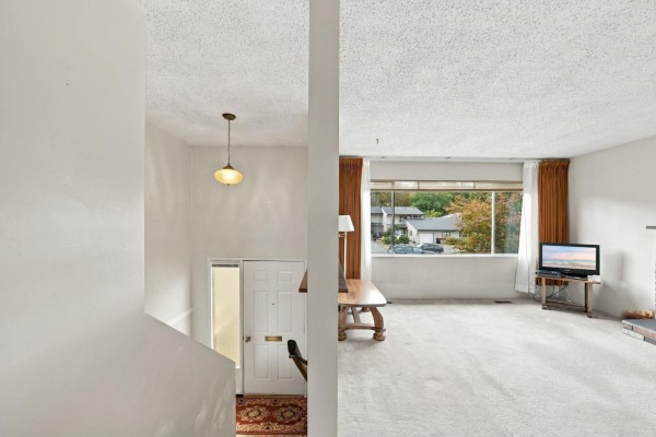 4846 207a Street, Langley, BC V3A6V9 Photo 4