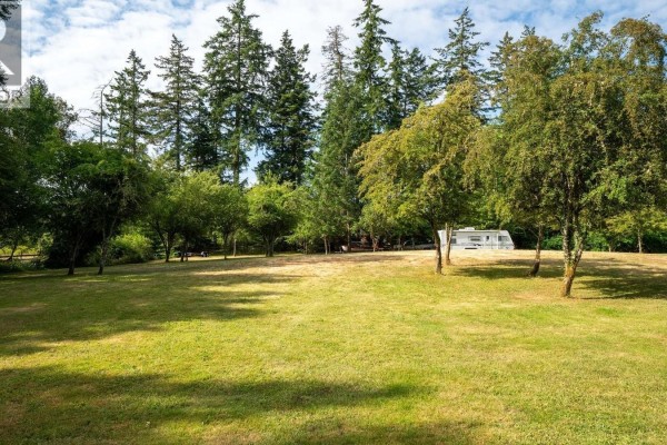 485 Beaver Lake Rd, Saanich, BC V9E2J7 Photo 4