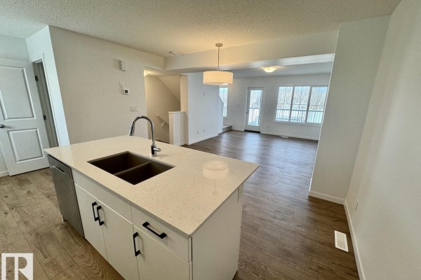 485 Desrochers Bv Sw Sw, Edmonton, AB T6W5L4 Photo 2