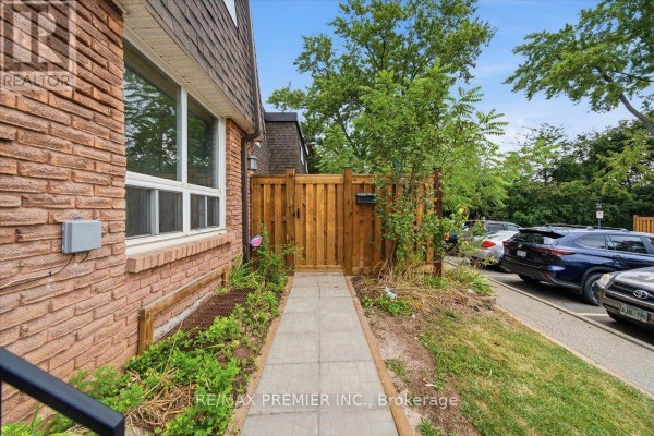 Kitchen - 485 Timber Lane, Burlington, ON L7L4B1 Photo 3