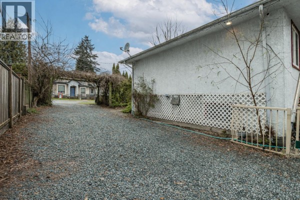 4856 Smith Avenue, Burnaby, BC V5G2W4 Photo 4