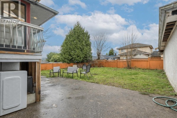 4856 Smith Avenue, Burnaby, BC V5G2W4 Photo 5