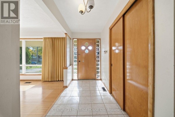 Foyer - 486 Chatham Street, Brantford, ON N3S4J9 Photo 3