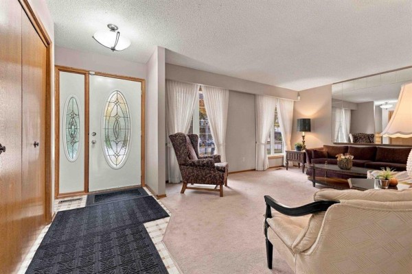 Living room - 486 Gilmore Avenue, Winnipeg, MB R2G2G6 Photo 2