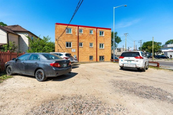 486 Sargent Avenue, Winnipeg, MB R3C0X3 Photo 3