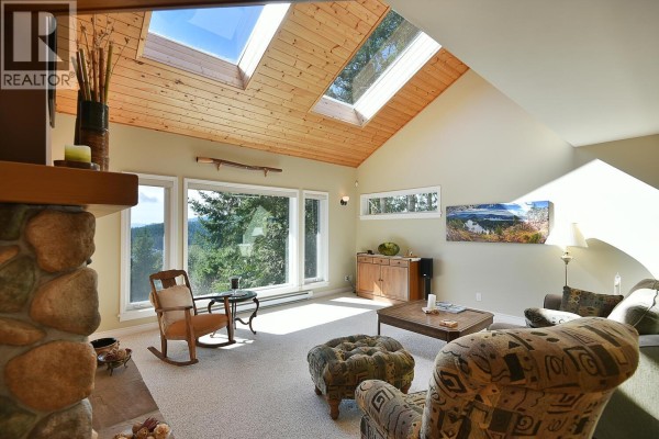 4862 Hotel Lake Road, Garden Bay, BC V0N1S1 Photo 4