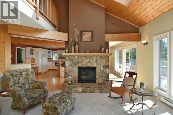 4862 Hotel Lake Road, Garden Bay, BC V0N1S1 Photo 5