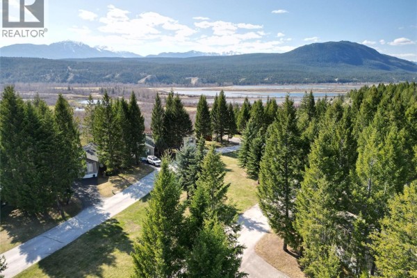 Primary Bedroom - 4862 Lynx Drive, Radium Hot Springs, BC V0A1M0 Photo 2