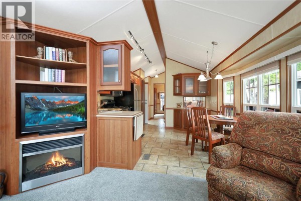 Kitchen - 4862 Lynx Drive, Radium Hot Springs, BC V0A1M0 Photo 4