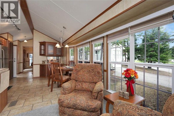 Living room - 4862 Lynx Drive, Radium Hot Springs, BC V0A1M0 Photo 5