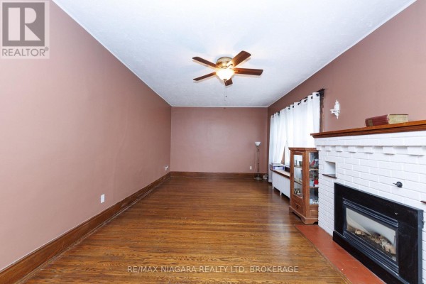 Dining room - 4864 Simcoe Street, Niagara Falls, ON L2E1V9 Photo 3