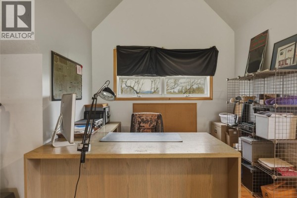 Dining nook - 4864 South Grandview Flats Road, Spallumcheen, BC V4Y0P5 Photo 5