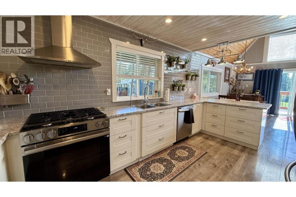 Kitchen - 4867 Gloinnzun Drive, 108 Mile Ranch, BC V0K2Z0 Photo 3