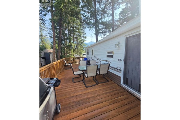 4868 Riverview Drive Unit# 100, Edgewater, BC V0A1E0 Photo 4
