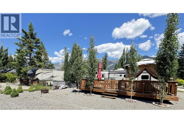 4868 Riverview Drive Unit# 108, Edgewater, BC V0A1E0 Photo 3