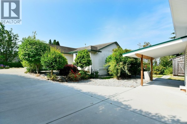 4871 Blueberry Place, Sechelt, BC, photo 3