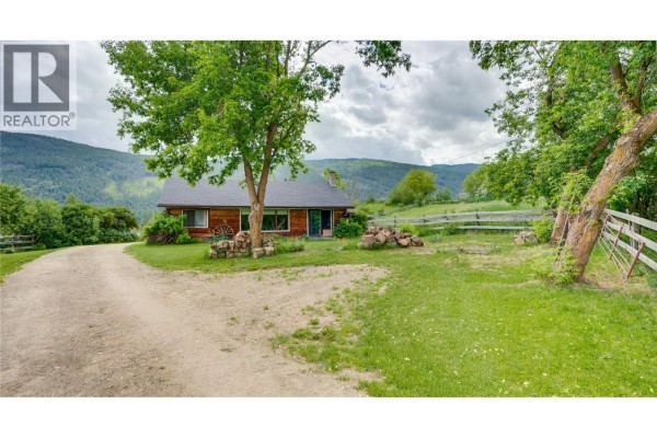 Primary Bedroom - 4878 Stepney Road, Spallumcheen, BC V4Y0R7 Photo 2