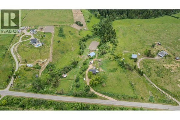Laundry room - 4878 Stepney Road, Spallumcheen, BC V4Y0R7 Photo 4