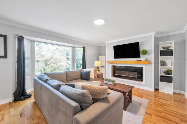 4881 216 Street, Langley, BC V3A2M8 Photo 5