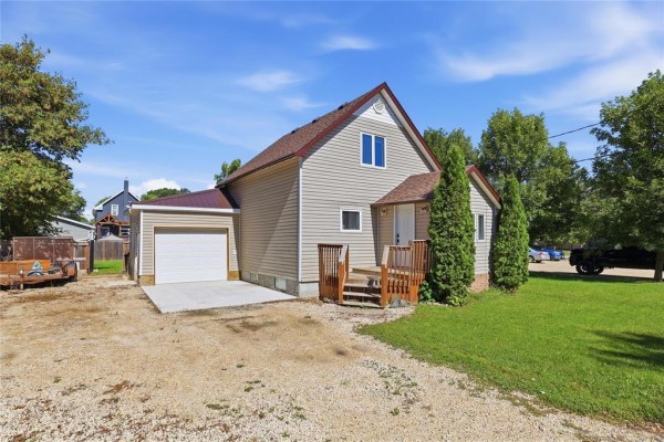 489 Cote Avenue W, St Pierre Jolys, MB, photo 2