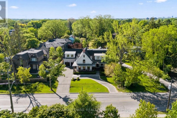 Media - 489 Lakeshore Road W, Oakville, ON L6K1G4 Photo 3