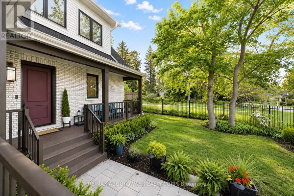 Great room - 489 Lakeshore Road W, Oakville, ON L6K1G4 Photo 5