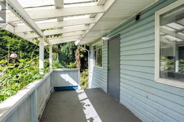 Kitchen - 489 Lenhart Ave, Nanaimo, BC V9S4X4 Photo 4