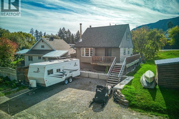 Full bathroom - 4895 Selkirk Avenue, Edgewater, BC V0A1E0 Photo 4