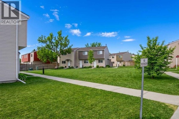 Kitchen - 49, 5425 Pensacola Crescent Se, Calgary, AB T2A2G5 Photo 3