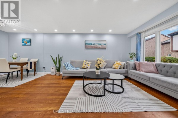 49 - 100 Burrows Hall Boulevard, Toronto, ON M1B1M7 Photo 4