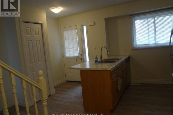 49 - 211 Veronica Drive, Kitchener, ON, photo 3
