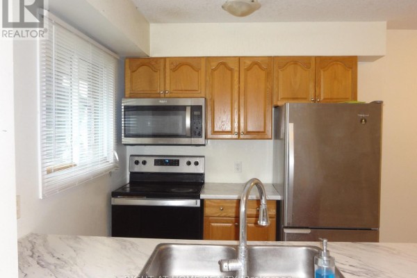 49 - 211 Veronica Drive, Kitchener, ON N2A2R8 Photo 4