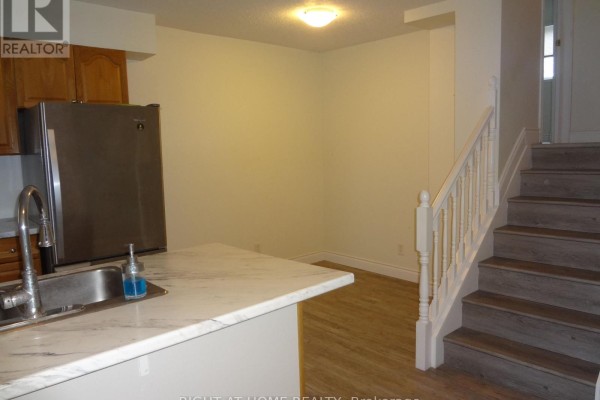 49 - 211 Veronica Drive, Kitchener, ON N2A2R8 Photo 5