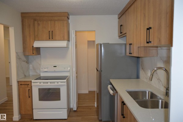Dining room - #49 1503 Mill Woods Rd E Nw, Edmonton, AB T6L4C2 Photo 2