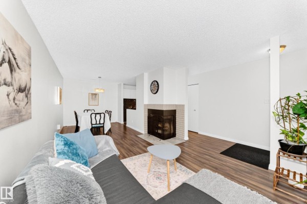Kitchen - #49 2115 118 St Nw, Edmonton, AB T6J5N1 Photo 3