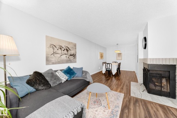 Primary Bedroom - #49 2115 118 St Nw, Edmonton, AB T6J5N1 Photo 4