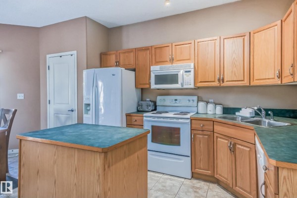 Kitchen - #49 8403 164 Av Nw, Edmonton, AB T5Z3Y2 Photo 3