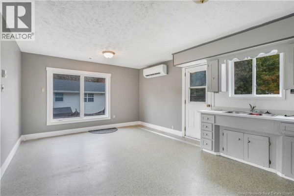 Bath (# pieces 1-6) - 49 Berwick Street, Fredericton, NB E3A4Y2 Photo 5