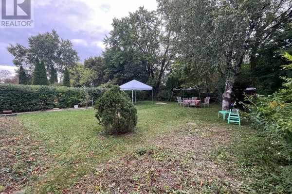 Living room - 49 Braddock Road, Toronto, ON M9W5H6 Photo 2