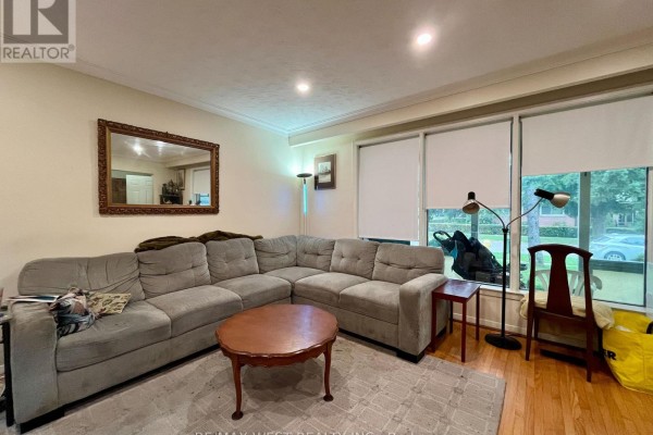 Kitchen - 49 Braddock Road, Toronto, ON M9W5H6 Photo 4