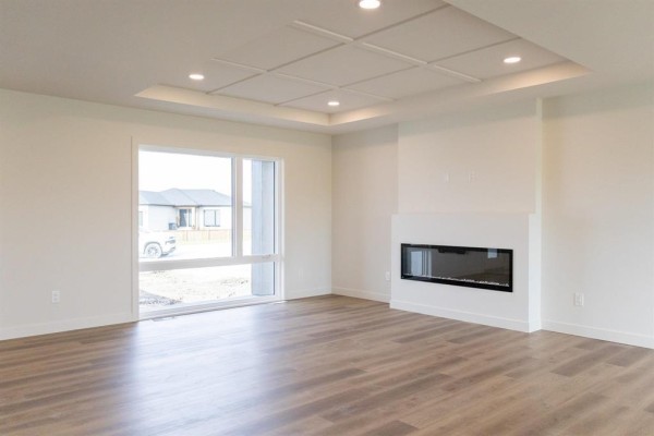 Living room - 49 Caribou Bay, Steinbach, MB R5G2Y1 Photo 4